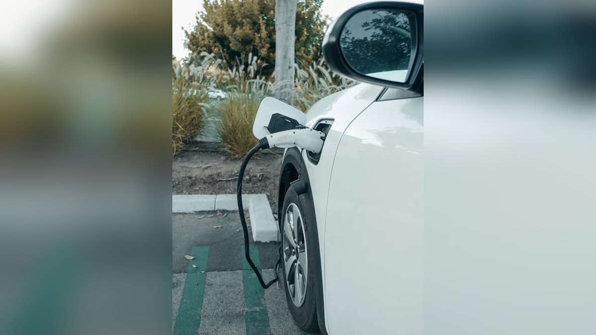 7 Key Differences Between Hybrids and Plug-In Hybrids in 2026